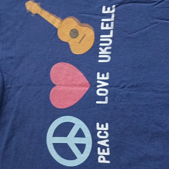Vintage Hippie Tshirt peace love and Ukulele - Picture 9 of 13
